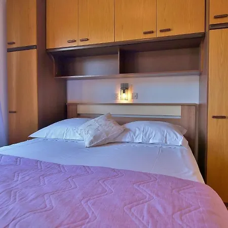 Ana - 50m From Sea Apartment Supetarska Draga