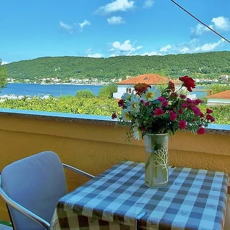 Apartment Ana - 50m From Sea