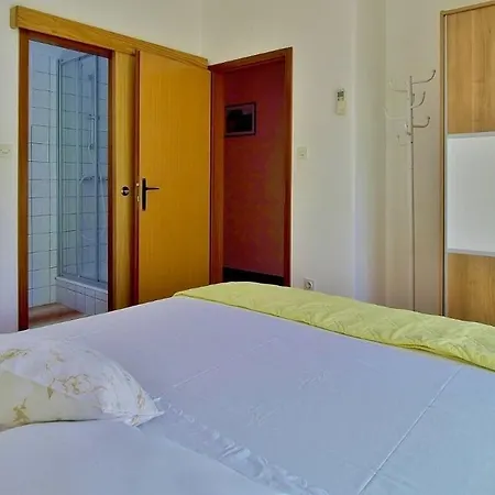 Apartment Ana - 50m From Sea *