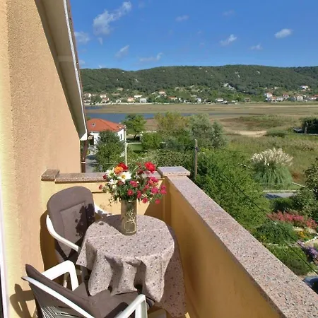 Ana - 50m From Sea Apartment Supetarska Draga